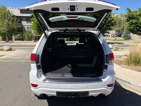 Used 2019 Jeep Grand Cherokee Overland AWD/4WD image 9