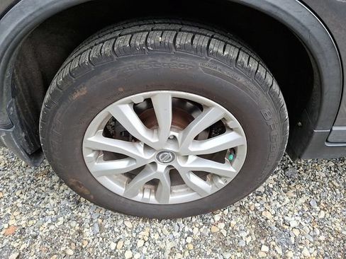 Used 2018 Nissan Rogue SV w/ Premium Package AWD/4WD image 7