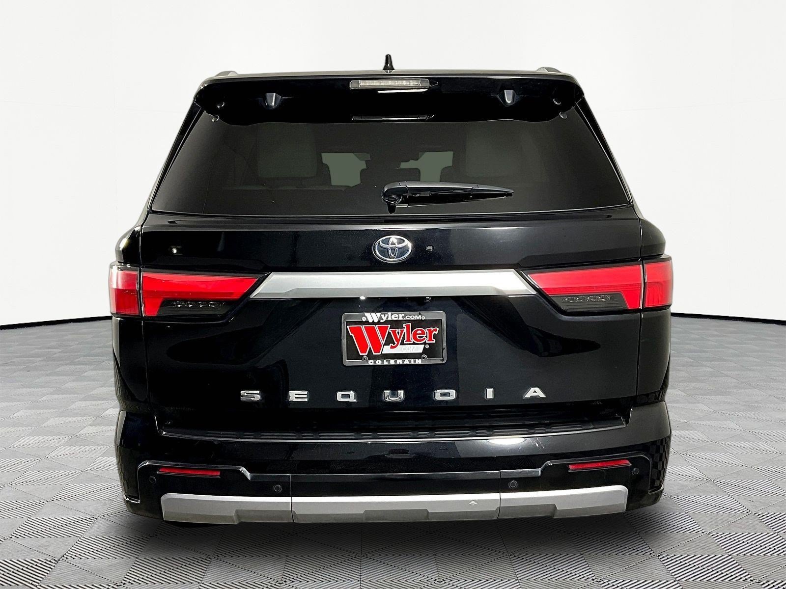 Used 2023 Toyota Sequoia Capstone AWD/4WD image 5