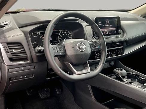 Certified 2026 Nissan Rogue SV FWD image 17