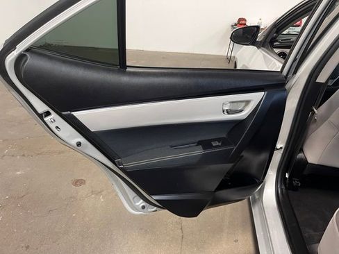 Used 2017 Toyota Corolla LE w/ Carpet Mat Package (TMS) FWD image 19