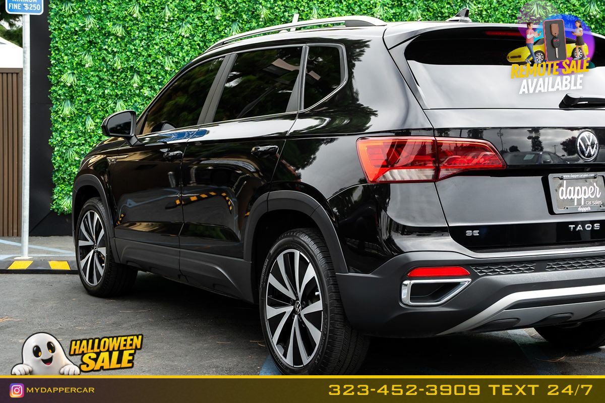 Used 2023 Volkswagen Taos SE w/ Panoramic Sunroof Package FWD image 9