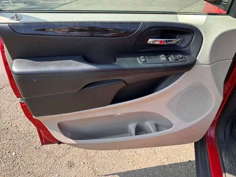 Used 2016 Dodge Grand Caravan American Value Package FWD image 8