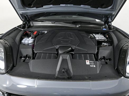 New 2025 Porsche Cayenne Coupe image 35
