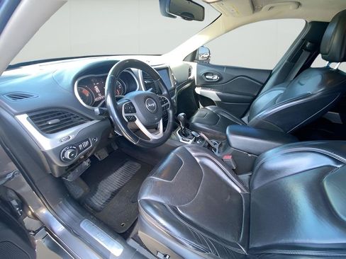 Used 2018 Jeep Cherokee Overland AWD/4WD image 19