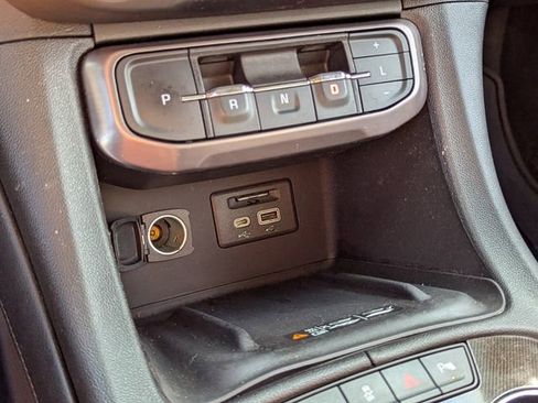 Used 2022 GMC Acadia AT4 w/ Technology Package image 31