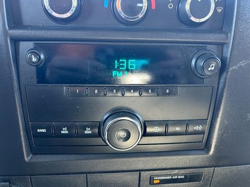 Used 2010 Chevrolet Express 1500 image 15