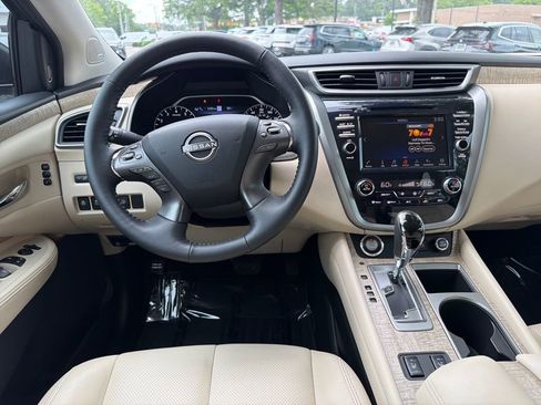 Used 2024 Nissan Murano SL FWD image 2