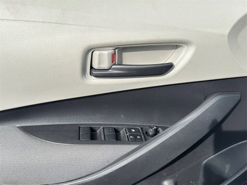Used 2022 Toyota Corolla LE image 23