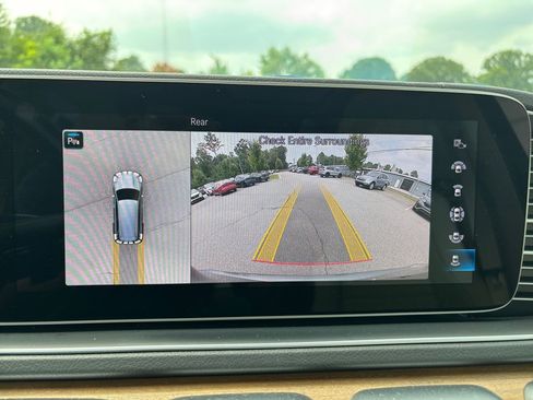 Used 2021 Mercedes-Benz GLS 450 4MATIC image 22