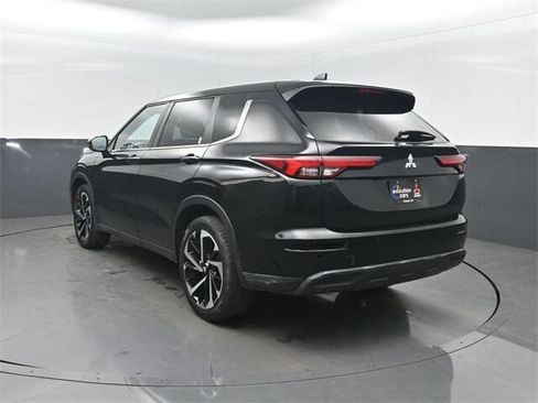 Used 2022 Mitsubishi Outlander ES image 3