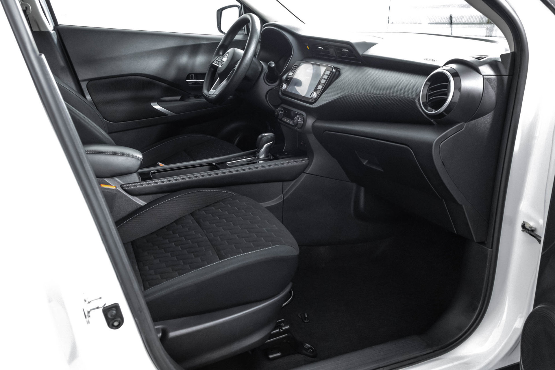 Used 2022 Nissan Kicks SV FWD image 39