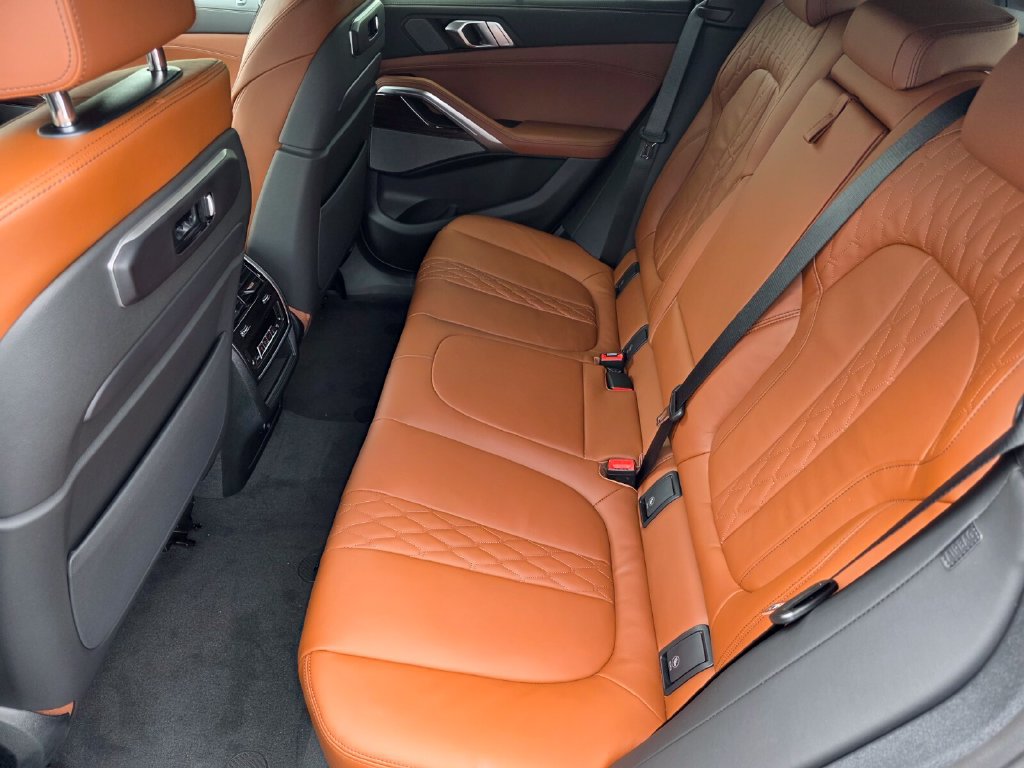 New 2027 BMW X6 xDrive40i w/ Executive Package AWD/4WD image 12