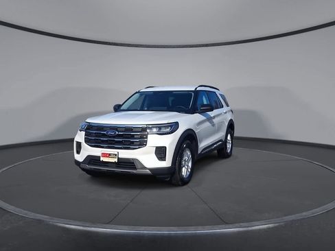 Used 2025 Ford Explorer Active image 3
