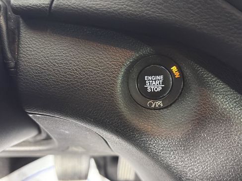 Used 2019 Jeep Cherokee Latitude Plus w/ Comfort/Convenience Group image 26