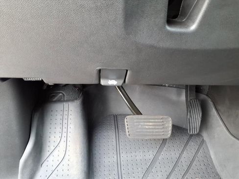 Used 2025 Chevrolet Silverado 2500 Custom image 21