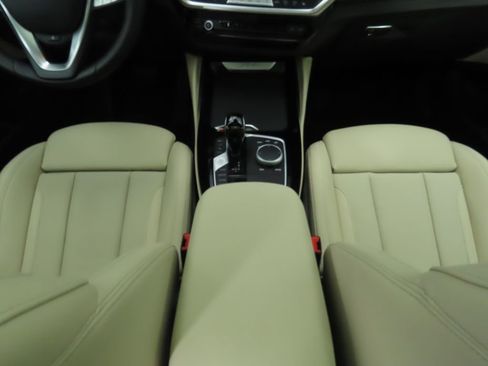 Certified 2025 BMW X4 xDrive30i image 17