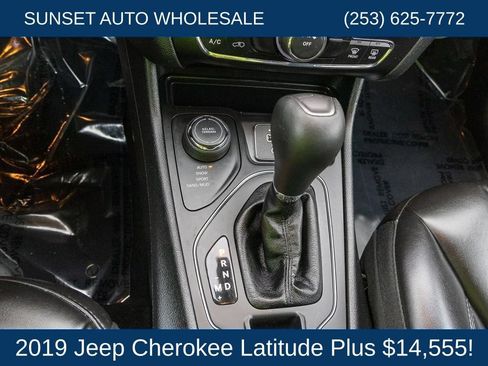 Used 2019 Jeep Cherokee Latitude Plus AWD/4WD image 59
