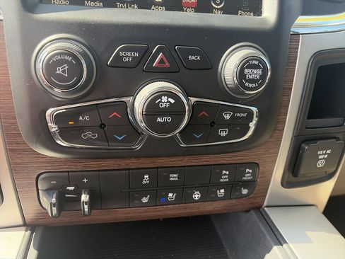 Used 2017 RAM 1500 Laramie w/ Convenience Group AWD/4WD image 24
