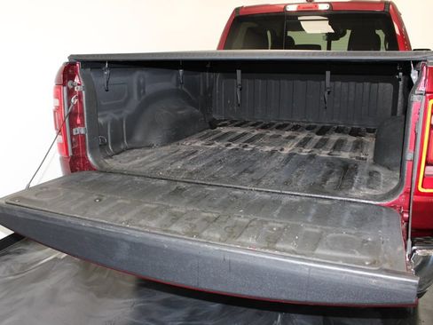 Used 2022 RAM 1500 Laramie AWD/4WD image 7