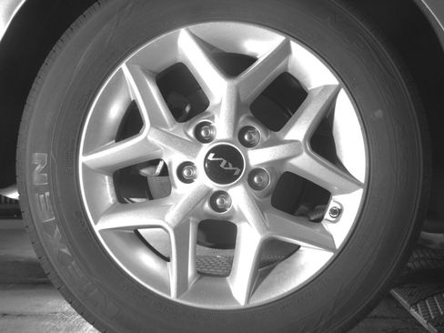 Used 2025 Kia Soul LX w/ LX Technology Package FWD image 15
