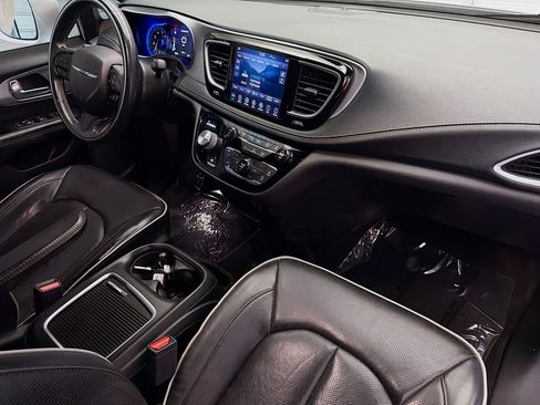 Used 2019 Chrysler Pacifica Limited w/ Advanced Safetytec Group FWD image 12