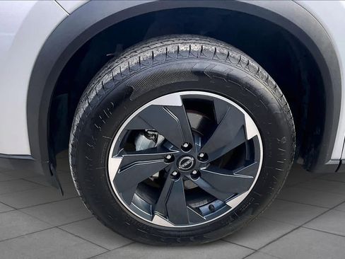 Used 2025 Nissan Rogue SV image 11