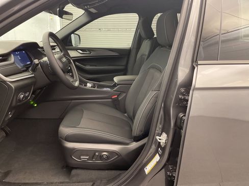 New 2025 Jeep Grand Cherokee Laredo w/ Trailer Tow Package image 14