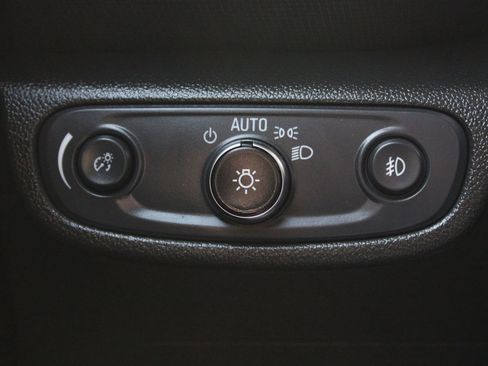 Used 2022 Chevrolet TrailBlazer LT FWD image 23
