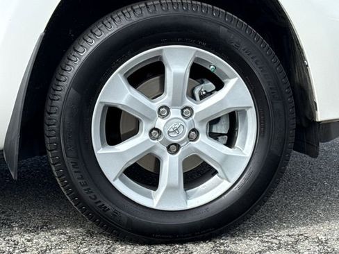 Used 2014 Toyota RAV4 EV FWD image 10