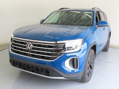 Used 2025 Volkswagen Atlas SE FWD image 8