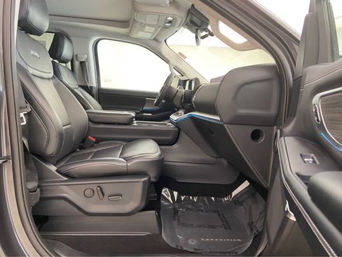 Used 2025 Ford Expedition Platinum AWD/4WD image 23