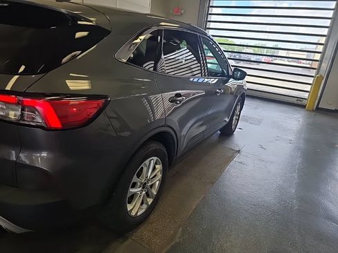 Used 2021 Ford Escape SE w/ Convenience Package FWD image 3