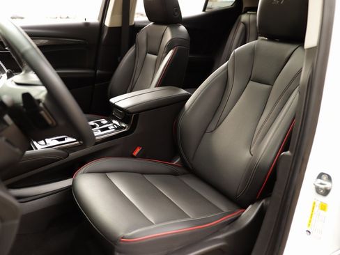 Used 2023 Buick Envision Essence w/ Sport Touring Package image 22