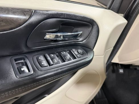 Used 2019 Dodge Grand Caravan SE w/ Rear Park Assist Package FWD image 43