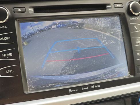 Used 2016 Toyota Highlander XLE image 10