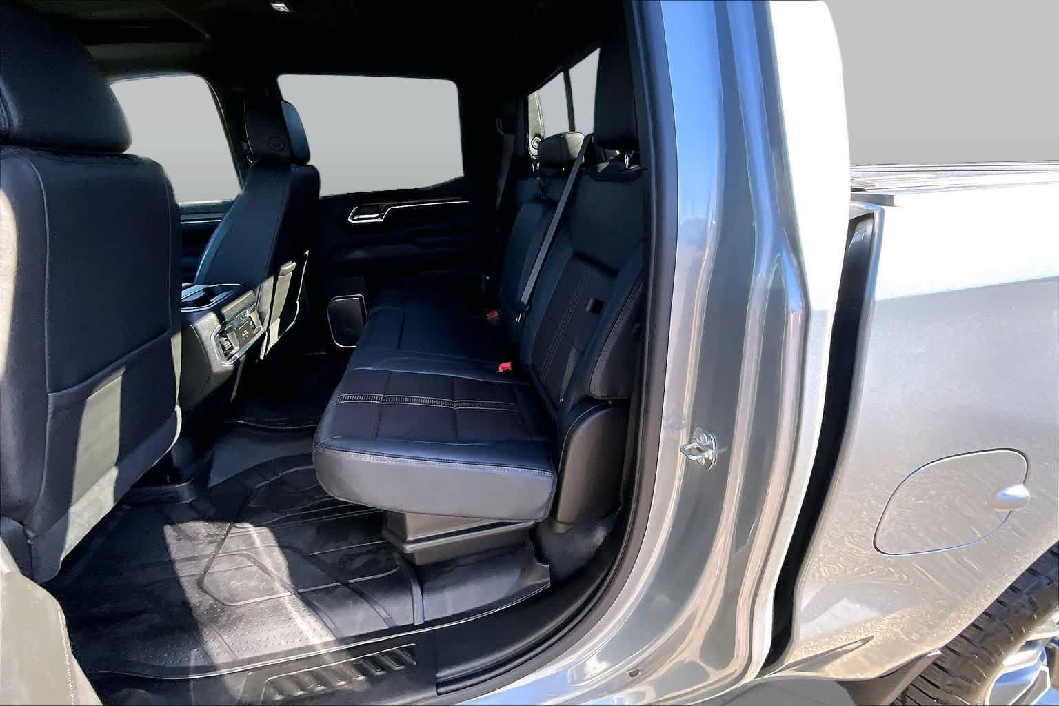 Used 2025 Chevrolet Silverado 1500 High Country AWD/4WD image 20