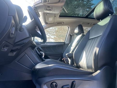 Certified 2023 Volkswagen Tiguan SE w/ Panoramic Sunroof Package image 3