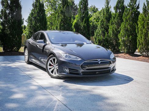Used 2015 Tesla Model S 70D AWD/4WD image 2