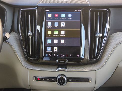 Used 2023 Volvo XC60 B5 Plus w/ Protection Package Premier image 15