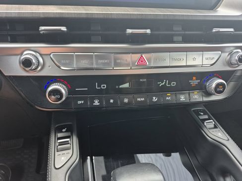 Used 2024 Kia Telluride EX w/ EX Captain's Chair Package FWD image 22
