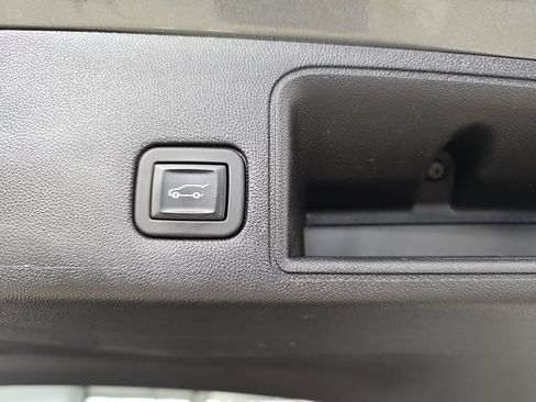 Used 2019 GMC Terrain SLE w/ Driver Convenience Package AWD/4WD image 16