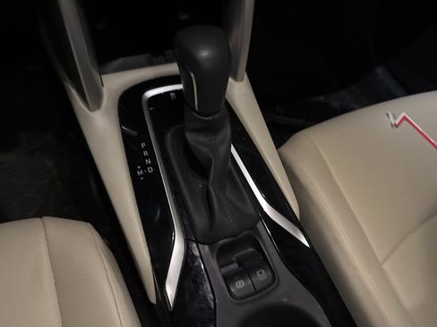 Used 2024 Toyota Corolla Cross XLE image 19