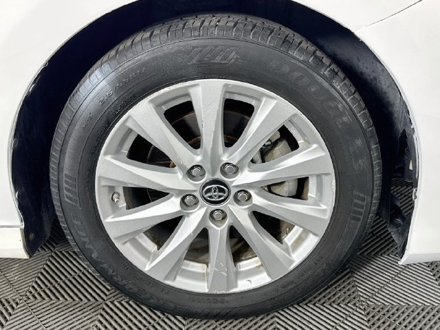 Used 2018 Toyota Camry LE FWD image 28