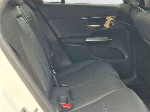 Used 2024 Mercedes-Benz GLC 300 4MATIC image 19