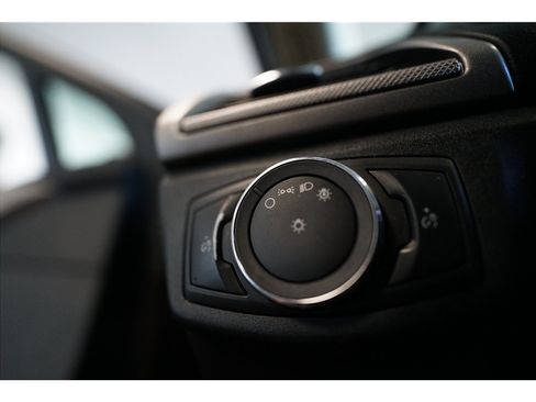 Used 2019 Ford Fusion SE FWD image 17