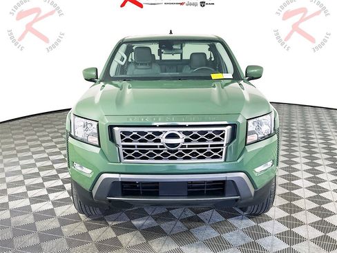 Used 2024 Nissan Frontier SV w/ SV Convenience Package image 2