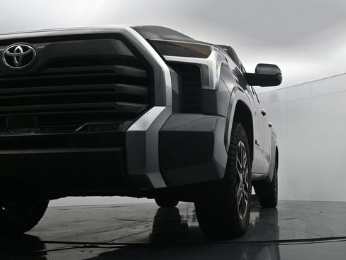Used 2025 Toyota Tundra Limited AWD/4WD image 19