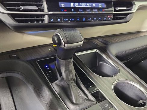 Used 2024 Toyota Sienna Platinum image 22