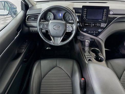 Certified 2022 Toyota Camry SE image 4